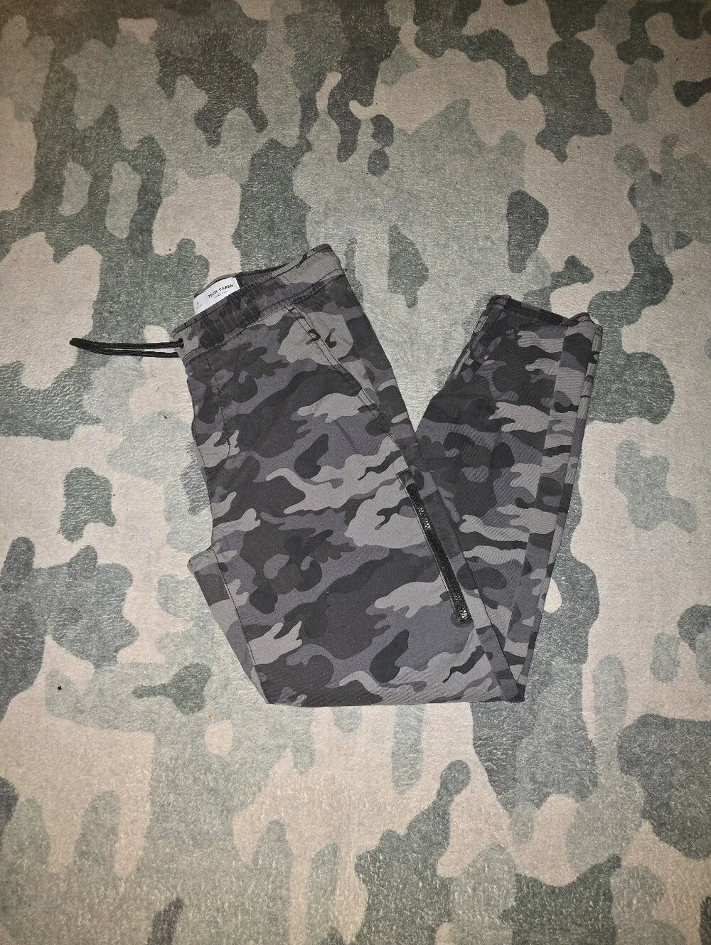Old Navy Gray Camo Jogger Pants